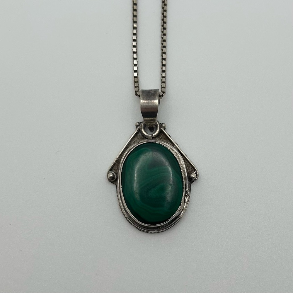 Vintage Sterling Silver Malachite Necklace Green Cabochon Pendant 13.5” Chain